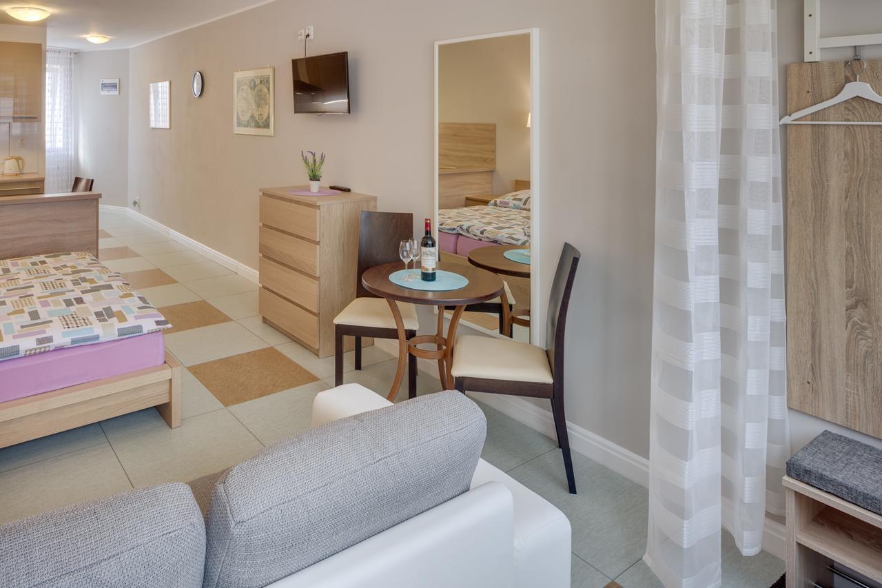 Apartements Studio 964 Libeznice Екстер'єр фото